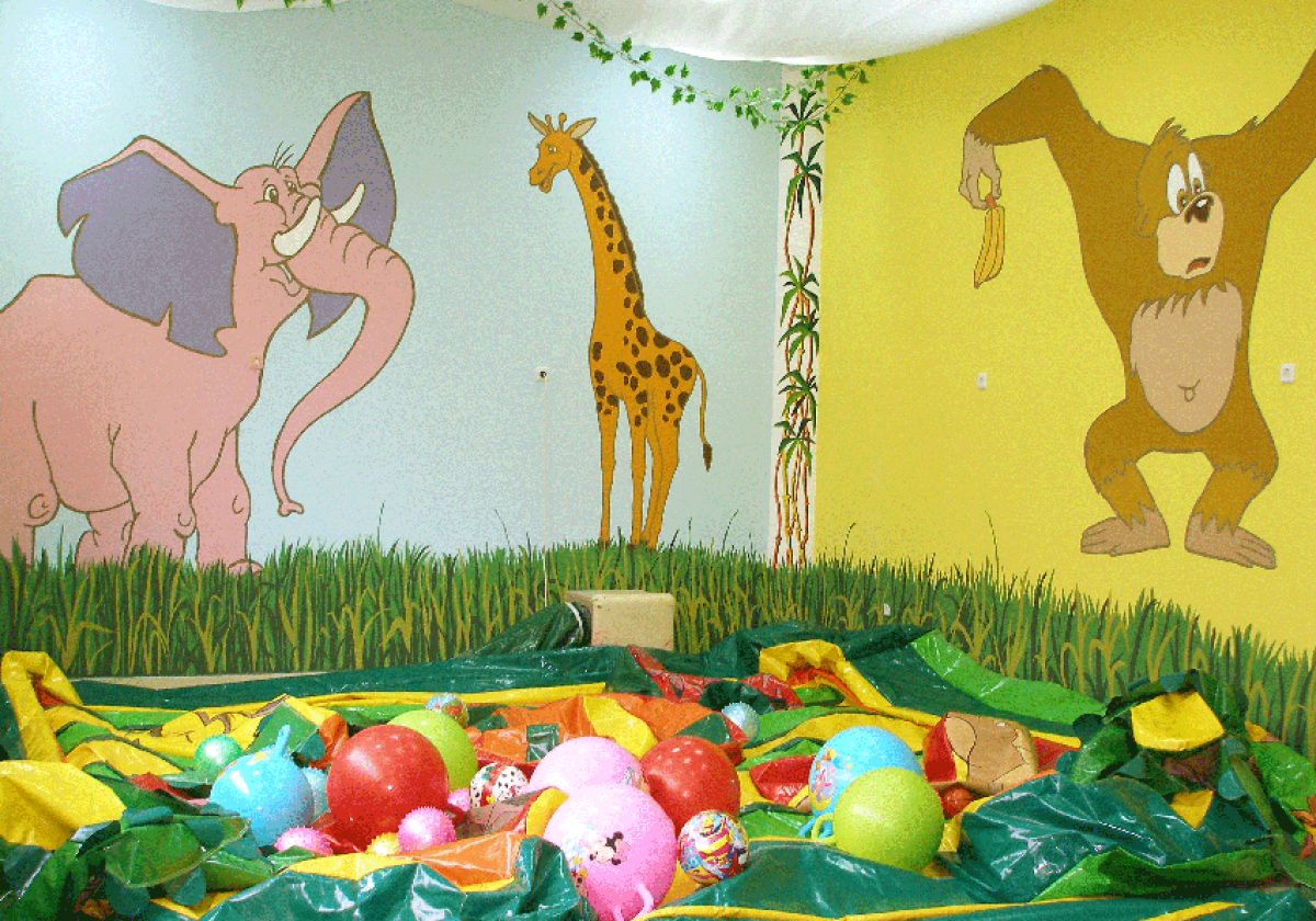 декорация на стени в детски център-3