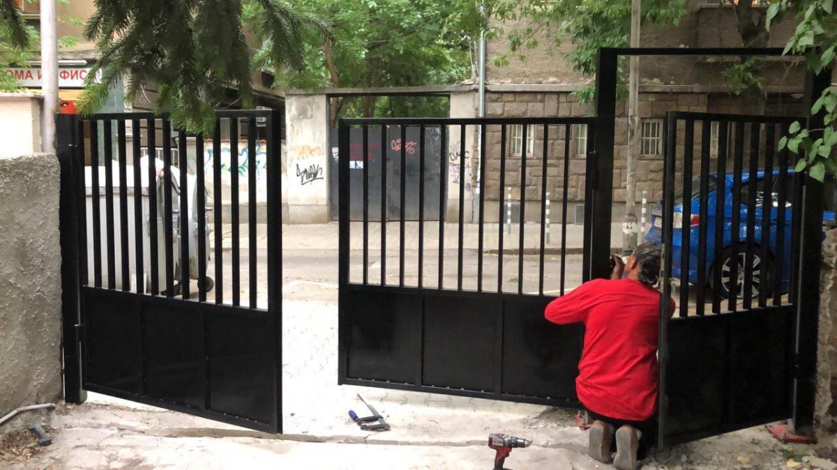 Входна врата и порта София