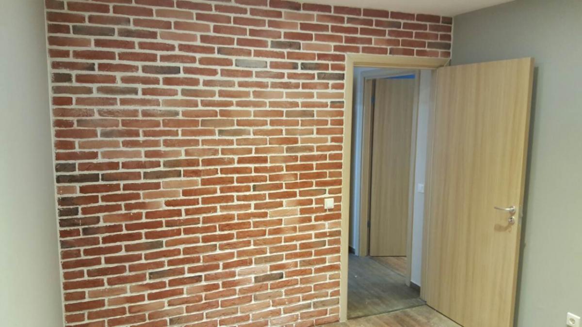 декоративна стена в кабинет