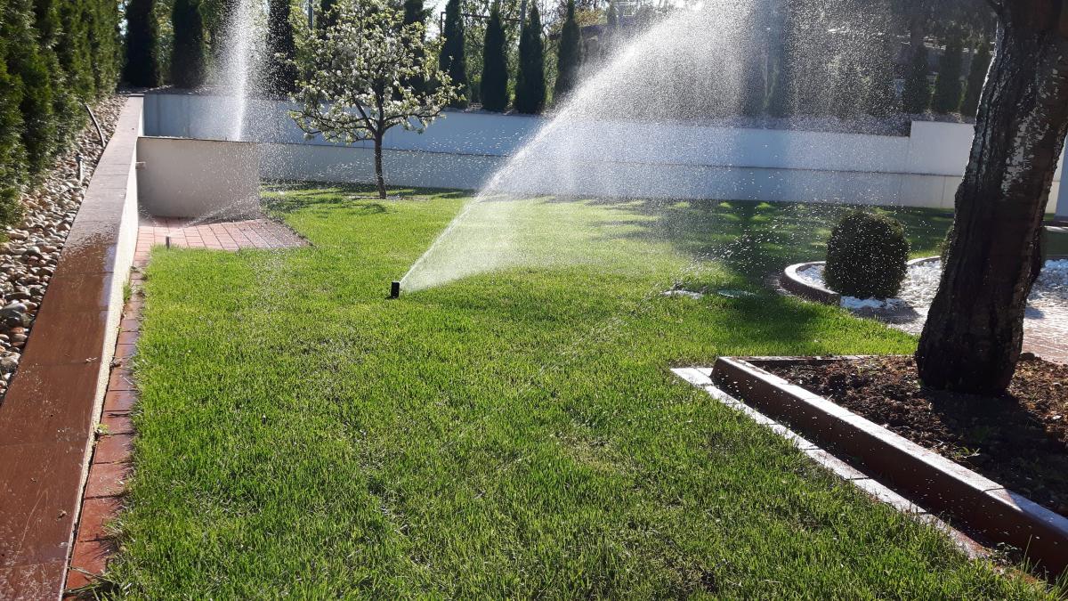 Двор горно ниво югозпад напоителна система