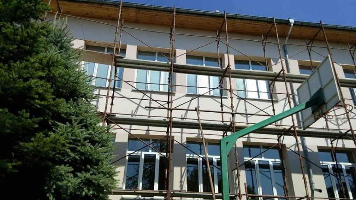 Монтаж метално скеле за ремонт на покрив