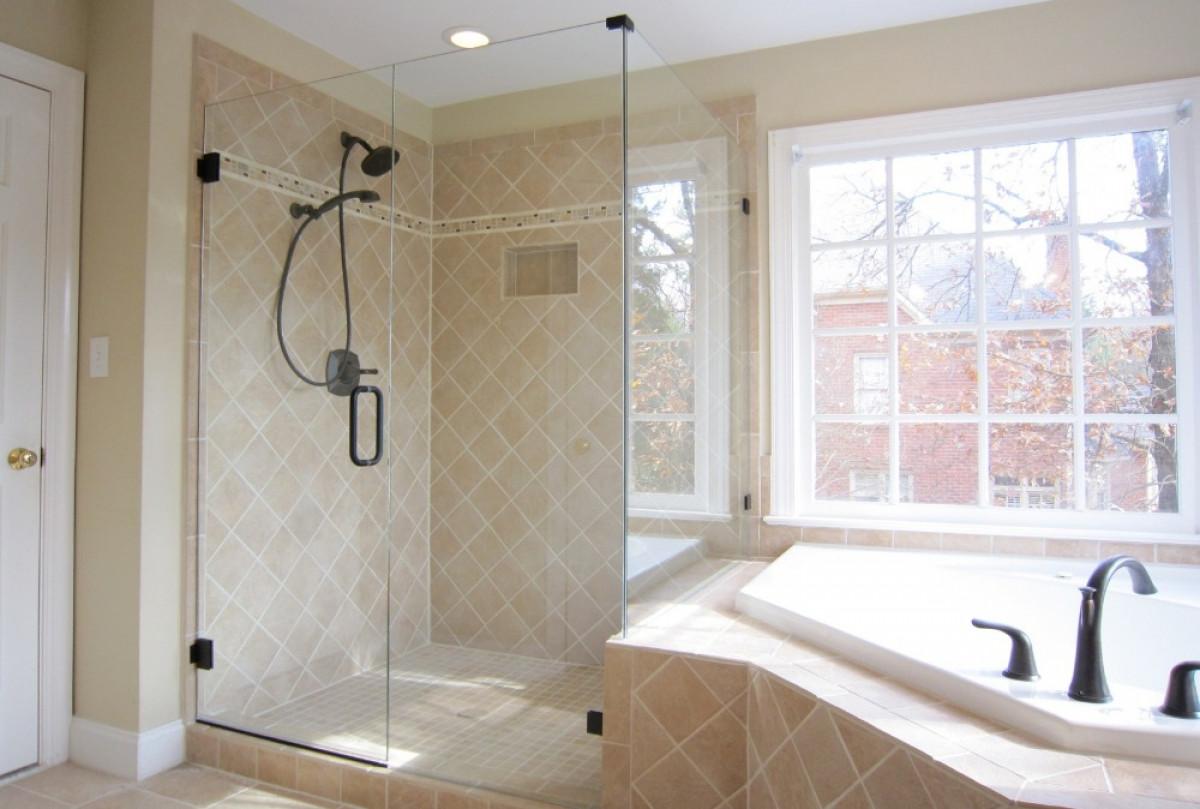 Остъклена душ кабина