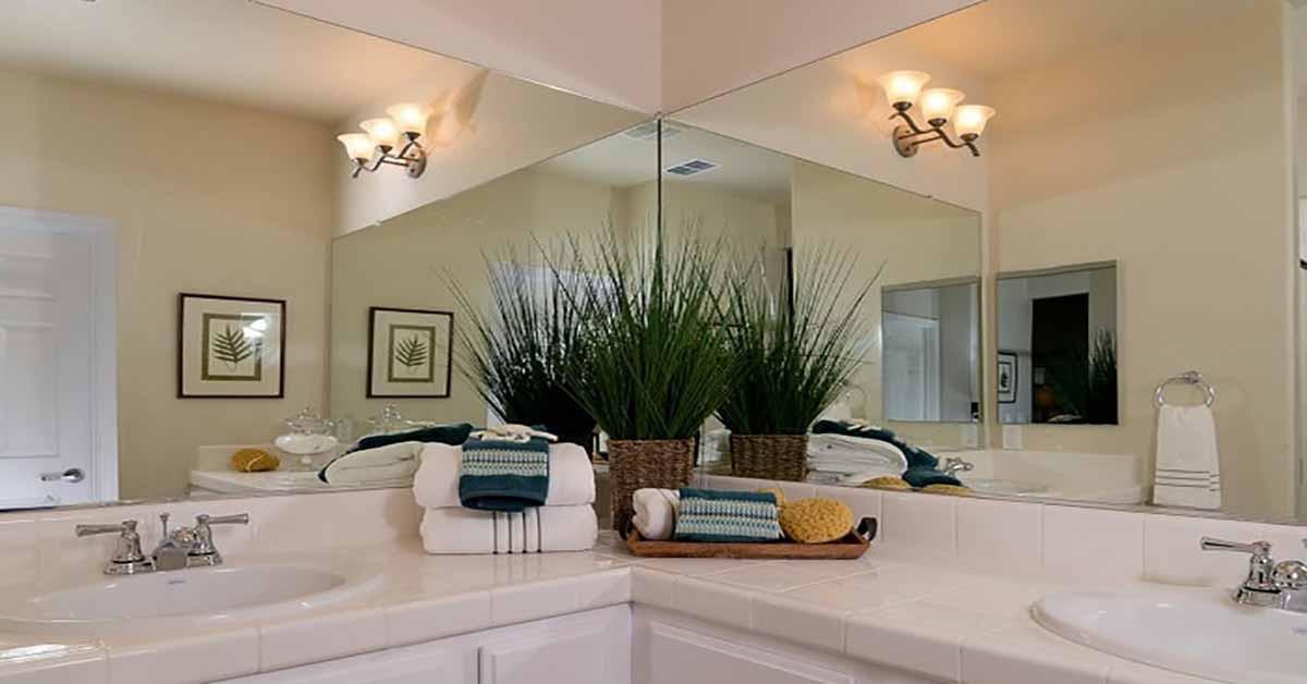 Обърнати едно към друго огледала