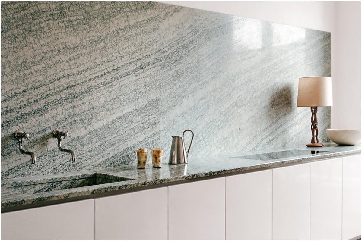 Мраморна кухня – класически вечен акцент