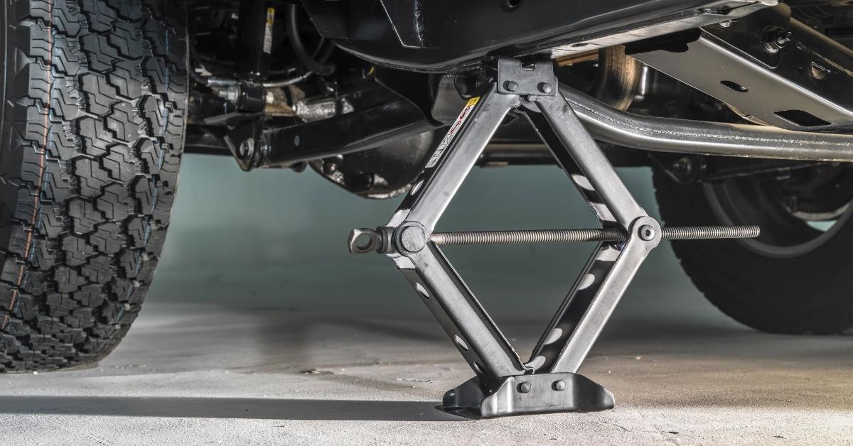 Стъпка 3: Време е да повдигнете автомобила