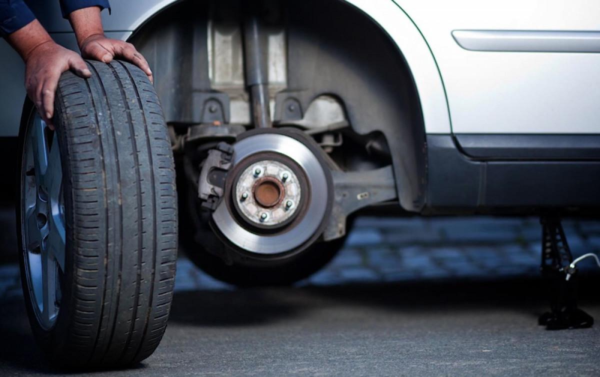 Стъпка 7: Премахнете старата гума