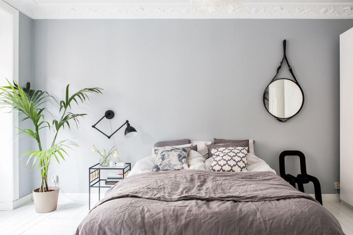 Мебелите са заоблени и практични, а металните акценти - важни