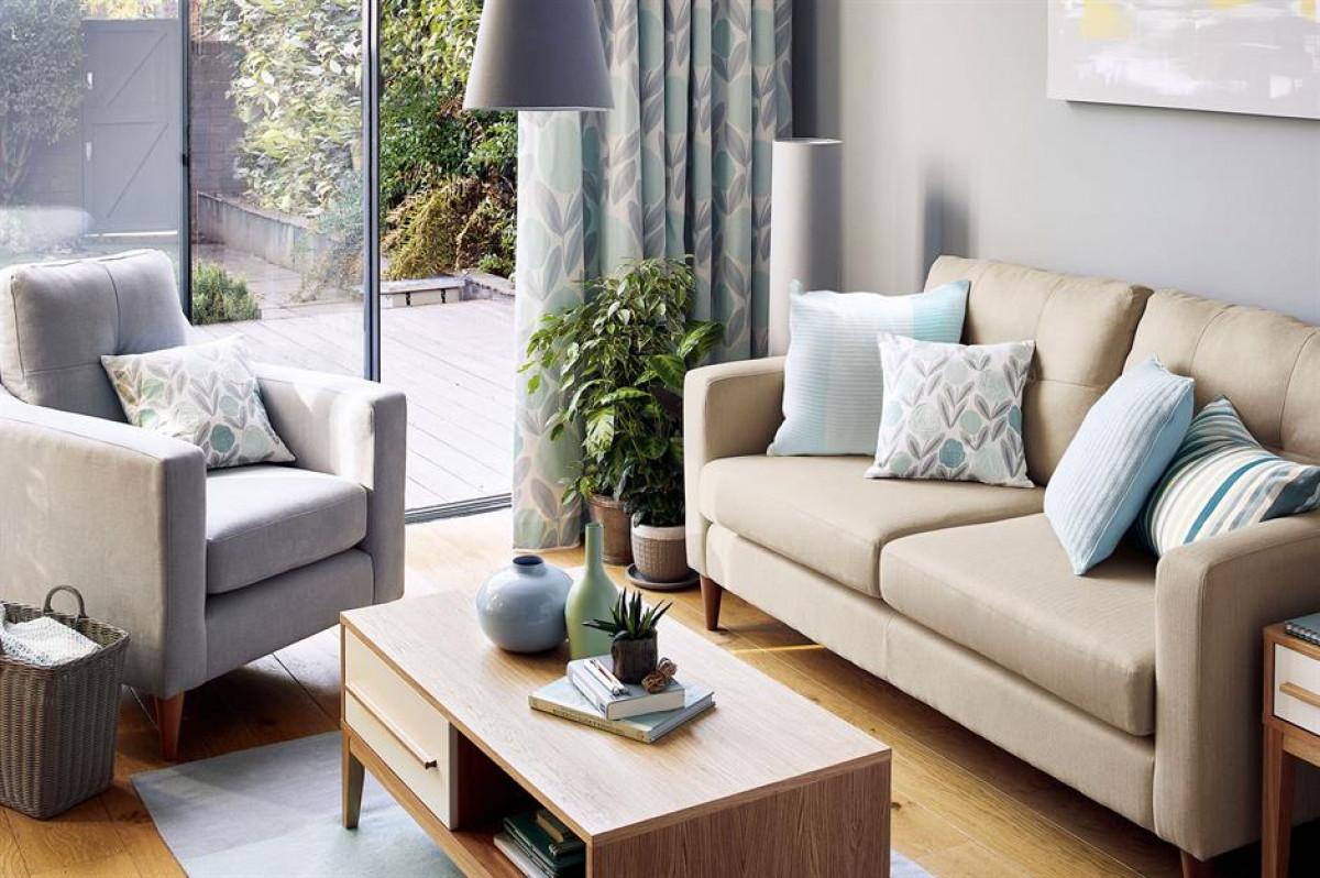 Подходяща маса за малка дневна