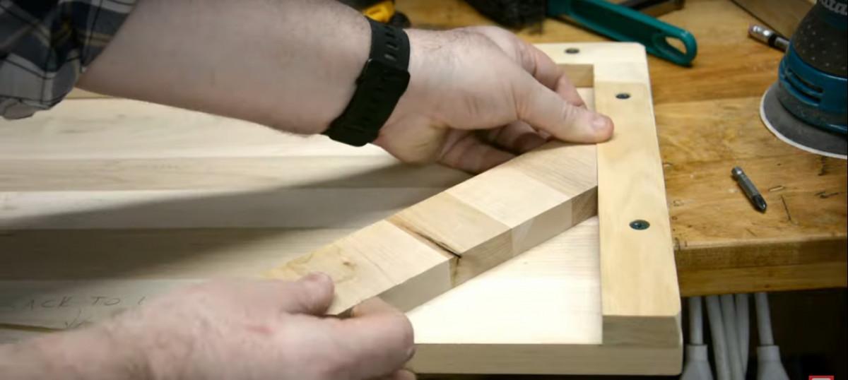 Стъпка №3: Сглобете модулите на бюрото