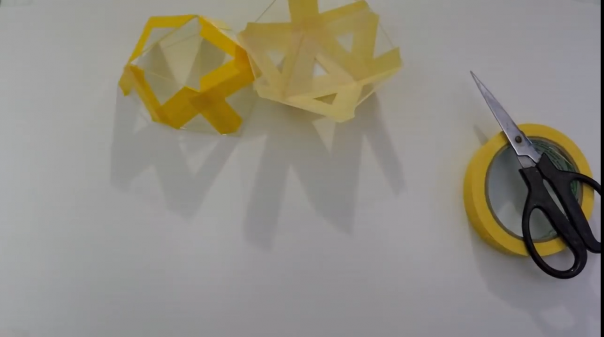 СТЪПКА 2: ЗАЛЕПВАНЕ НА ОСНОВАТА И СВЪРЗВАНЕ НА ЧАСТИТЕ