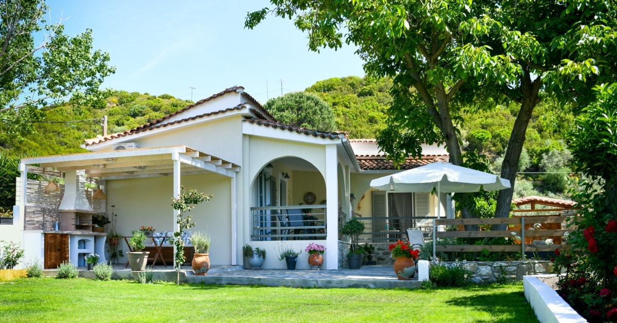 6 идеи как да се спасим от горещото слънце в градината