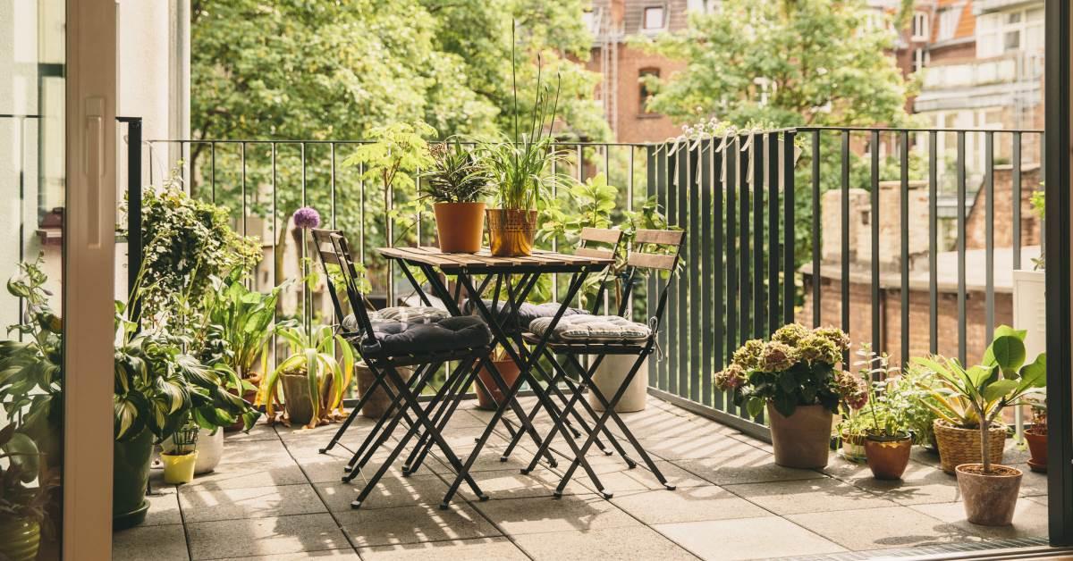 Практични идеи как да превърнете балкона на апартамента в прекрасен кът за почивка