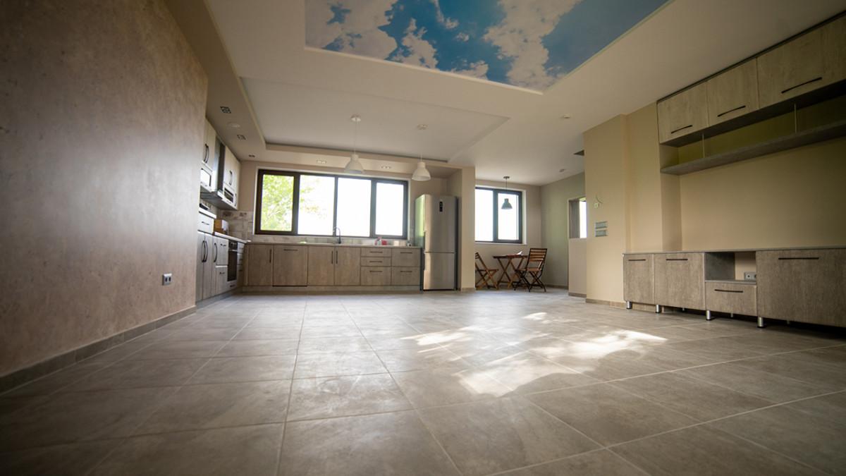 Дневна с кухня