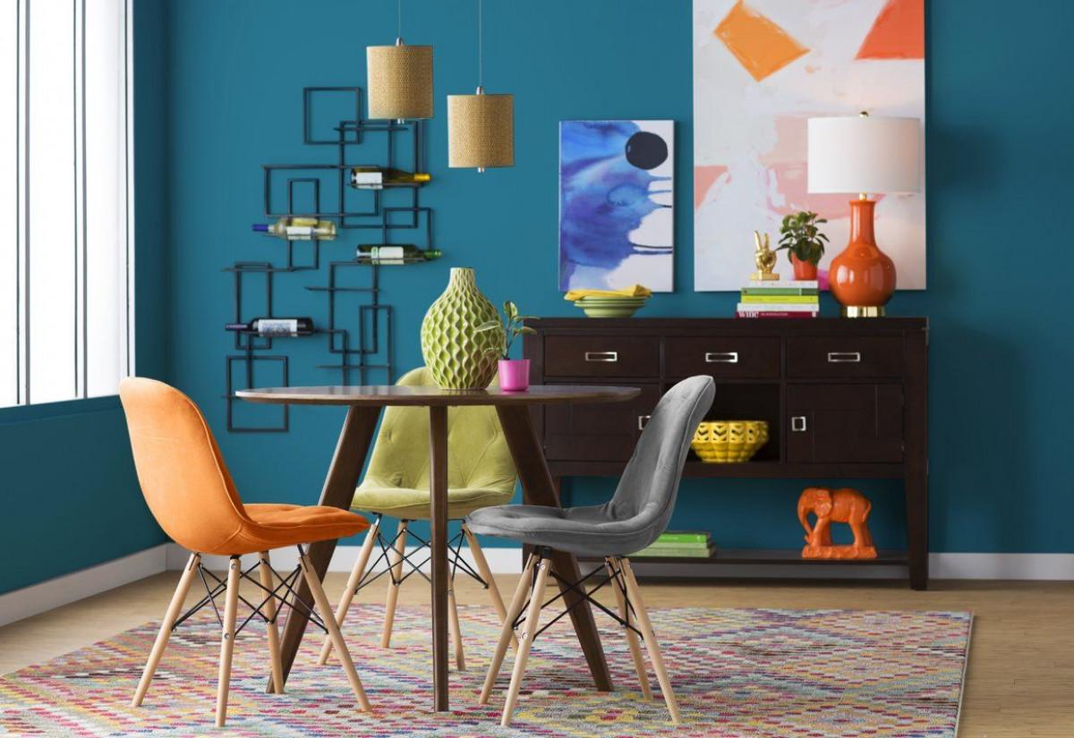 3. Семпла маса, с кръгла форма и дървен дизайн