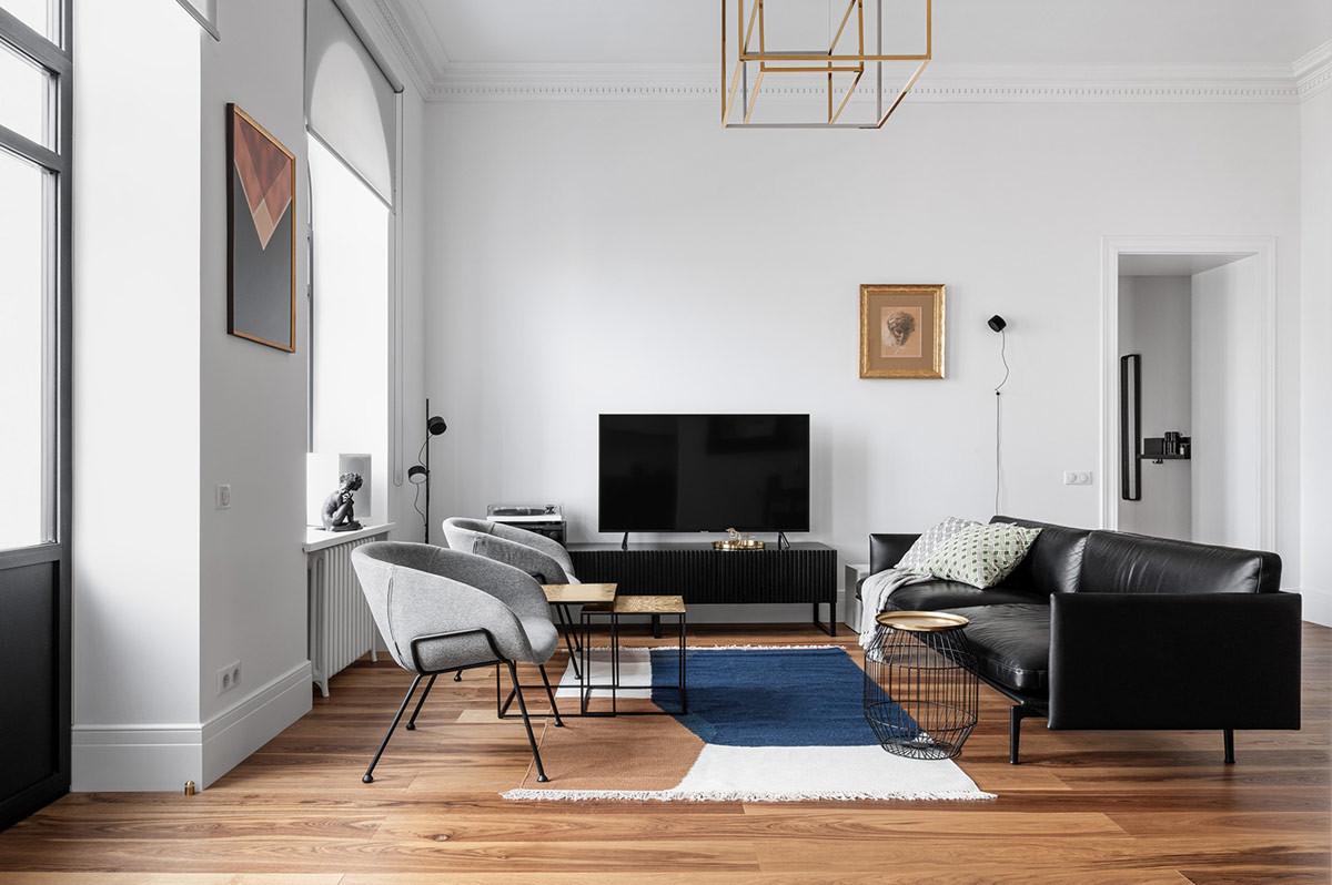 Черно, бяло и златно в дневната