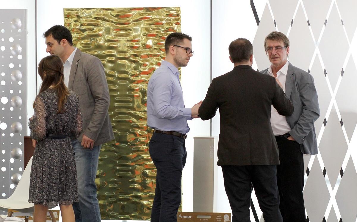 Управлението е вече онлайн