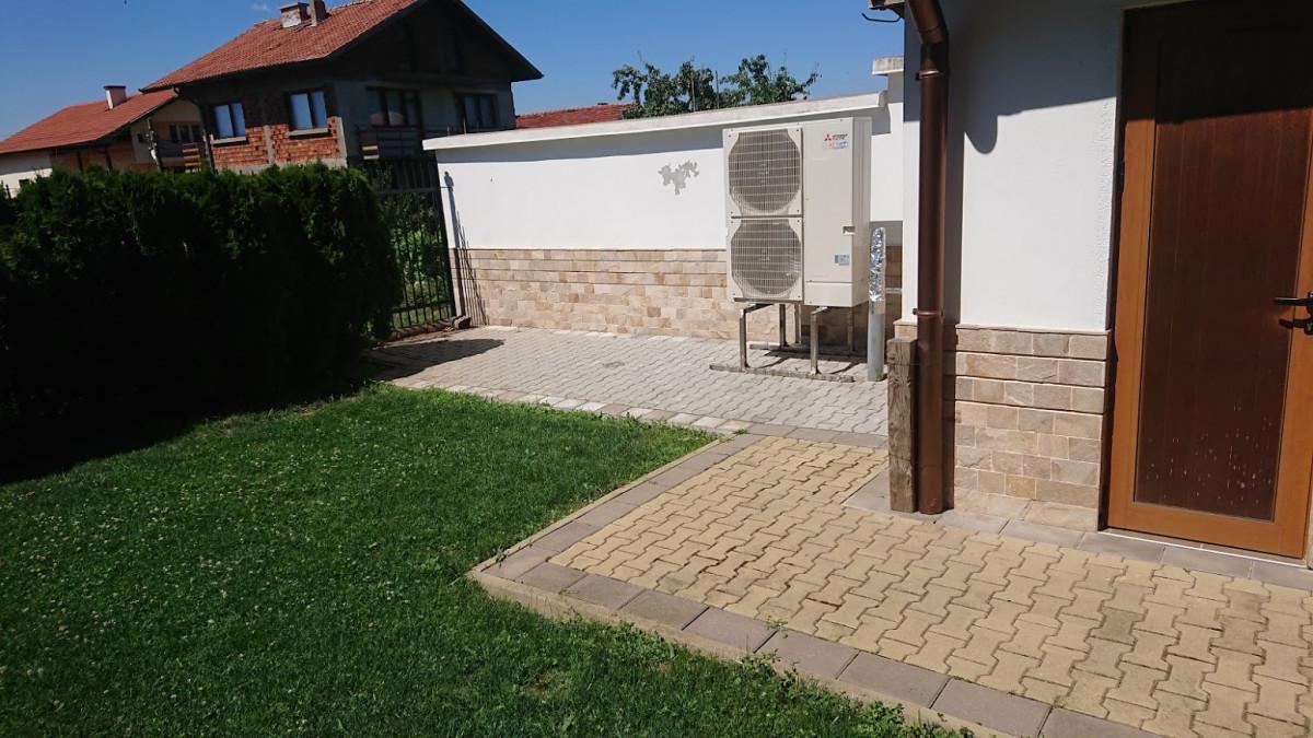 Изнесен монтаж на външен агрерат на термопомпа MITSUBISHI.