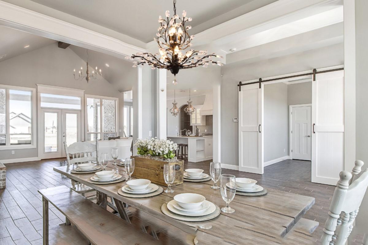 Трапезария с античен полилей