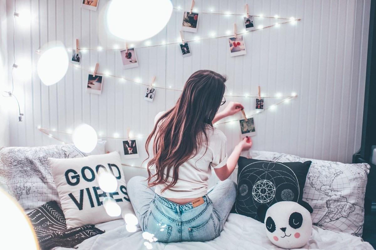 Стена от полароидни снимки