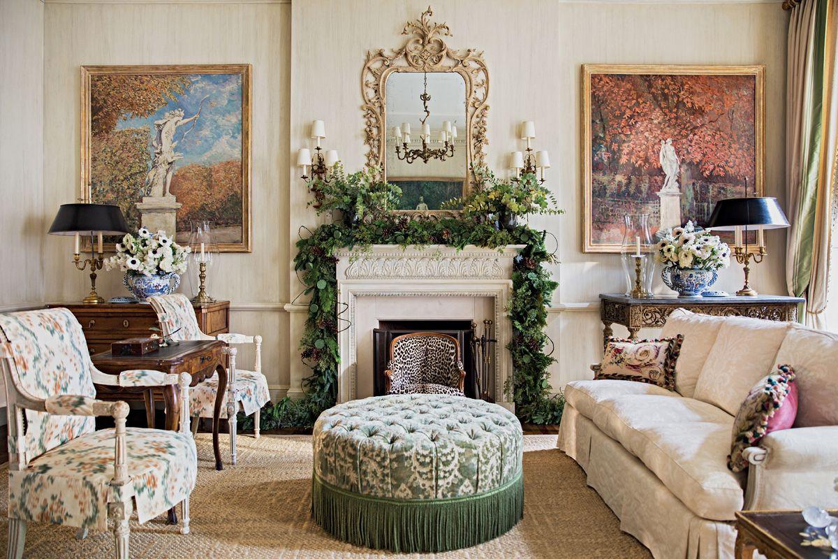 Английският диван и холна маса