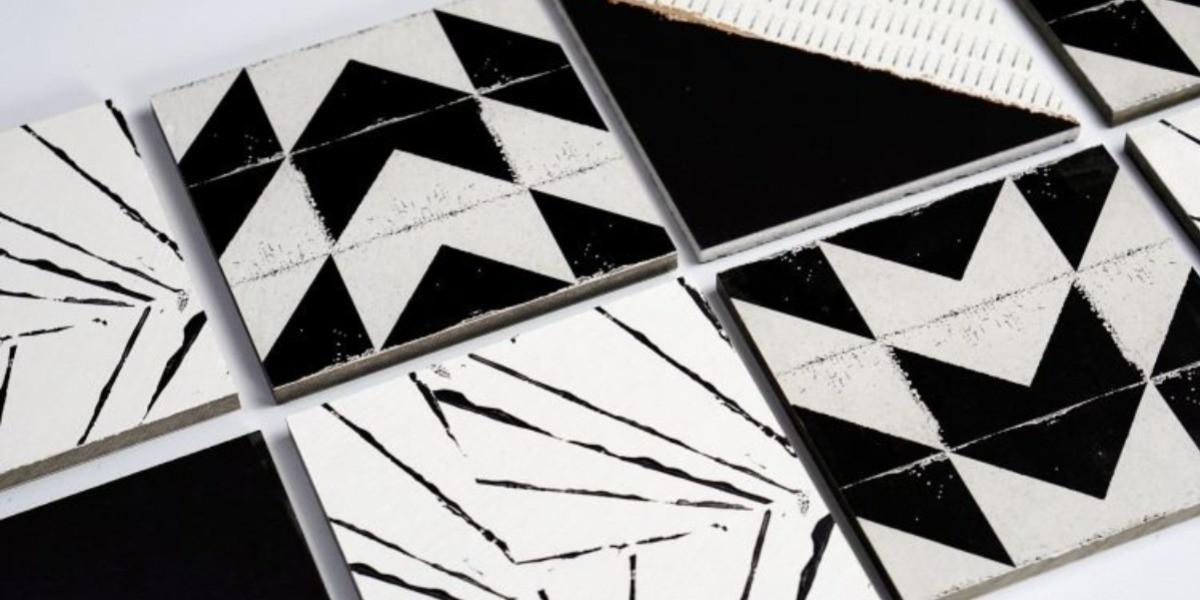 Плочки от рециклирана хартия и непетролна смола