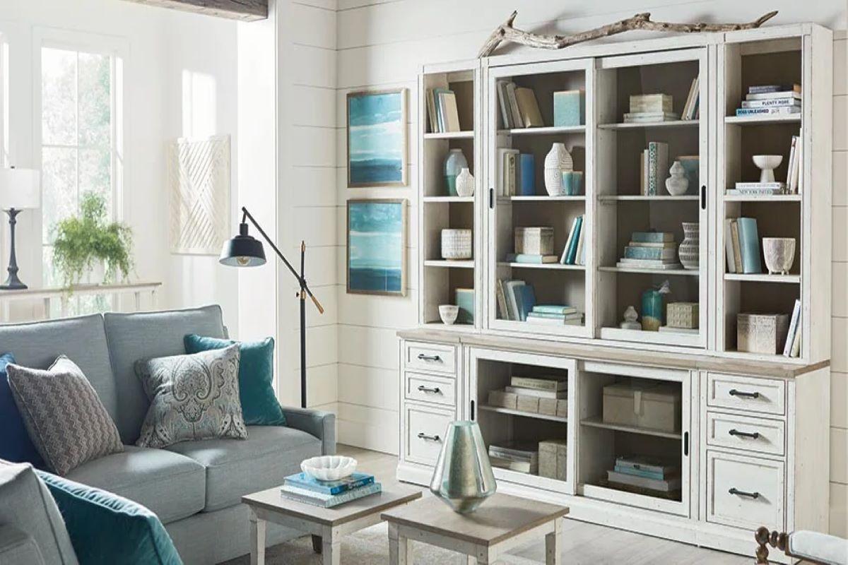 Повече мебели в стаята