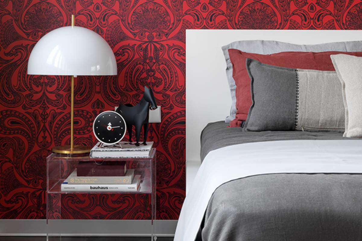 Червеното в различните стаи