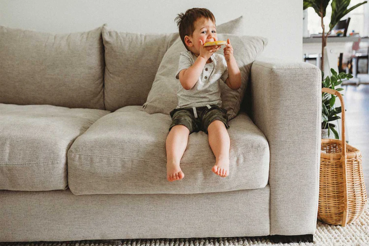 Пазете от разливи и петна и чистете точното място