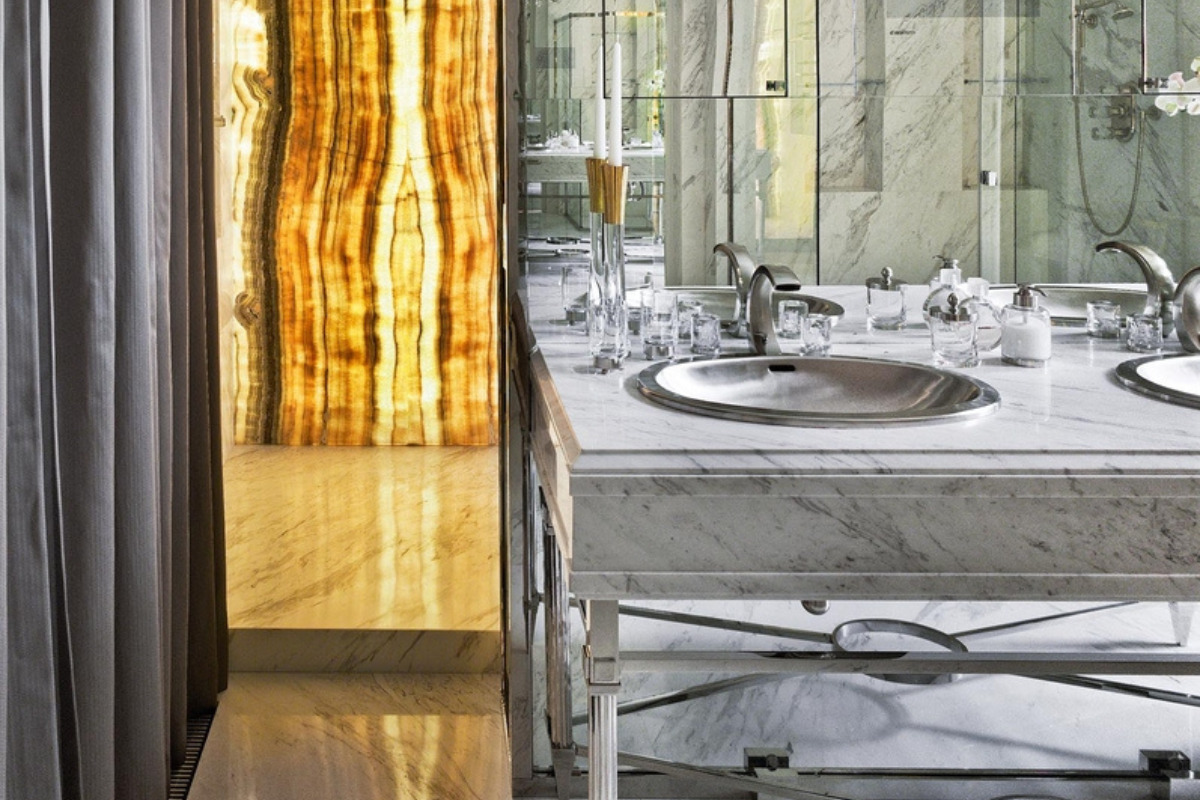 Великолепие и бял мрамор