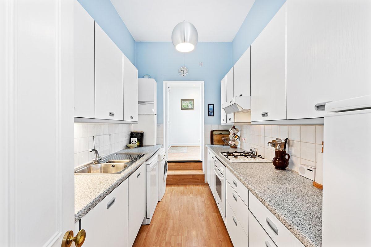 Двуредова кухня за всяка модерна домакиня