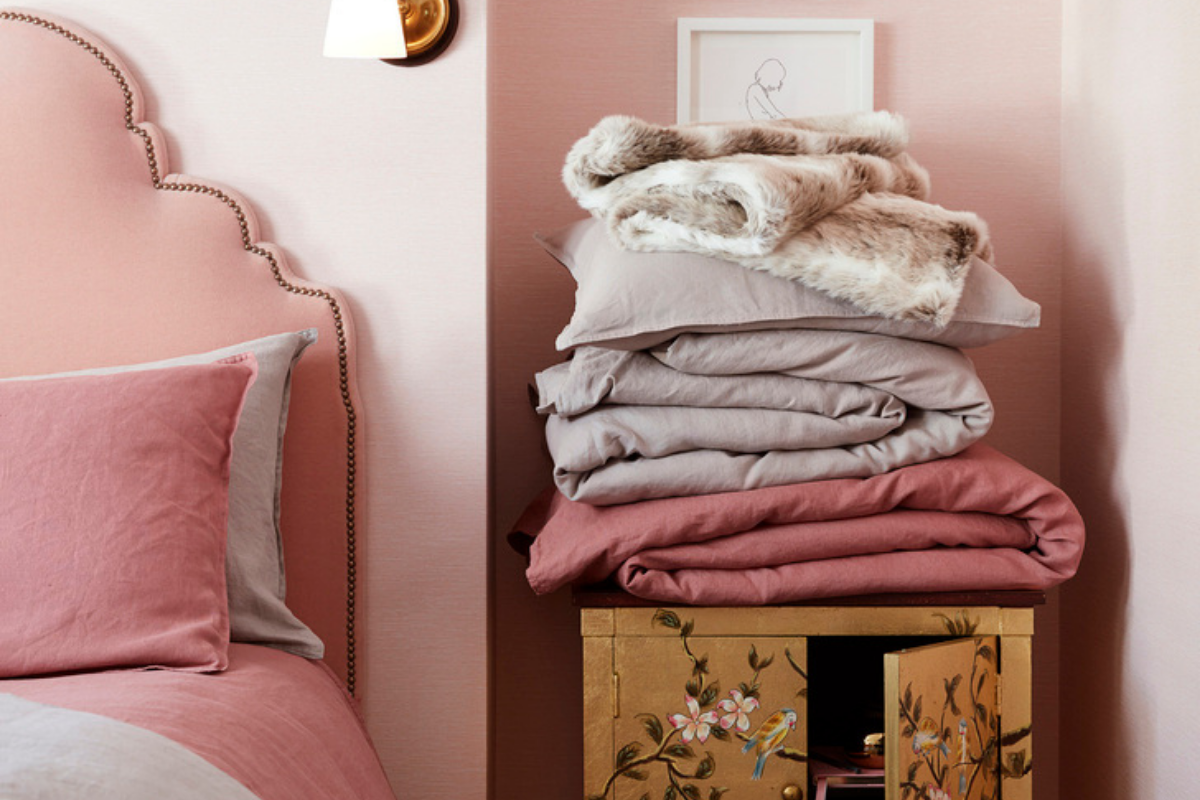 Подредете и спалното бельо и зимните завивки