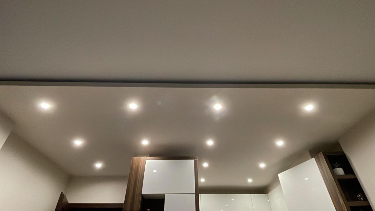 Таван с лунички