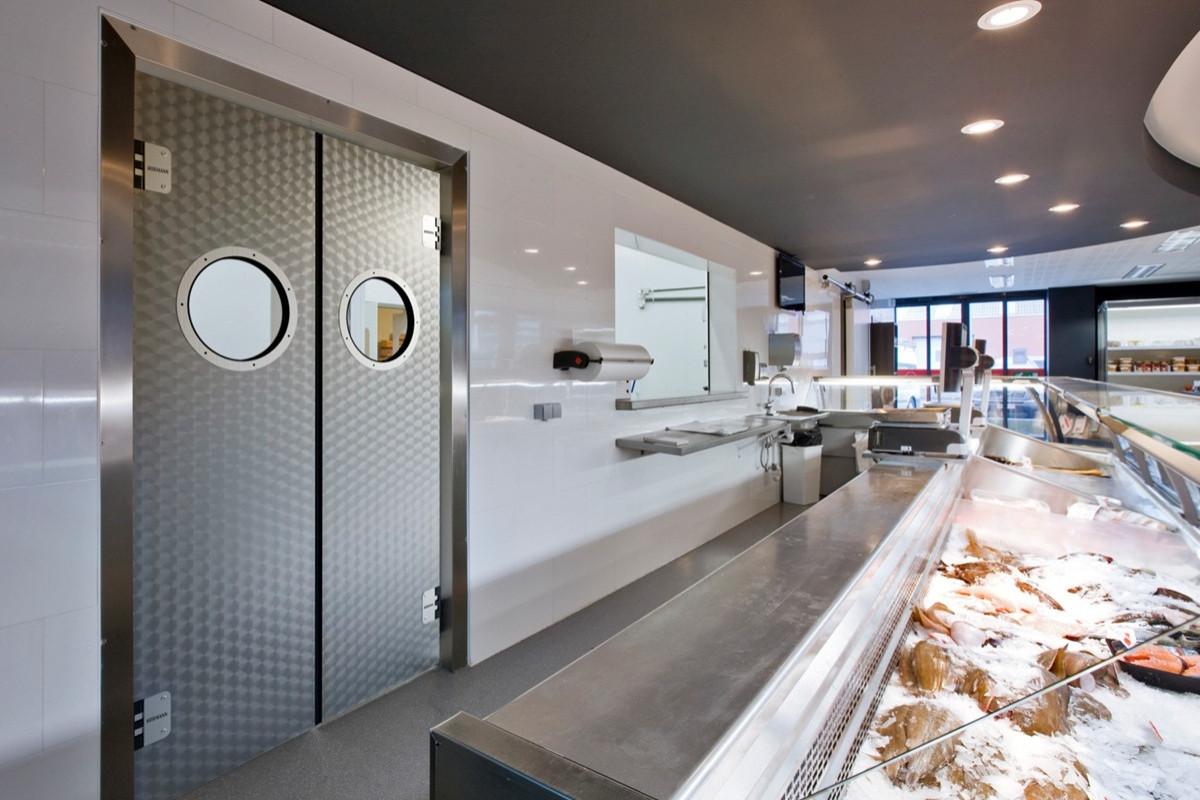 Вратите, парапетите и дограмата