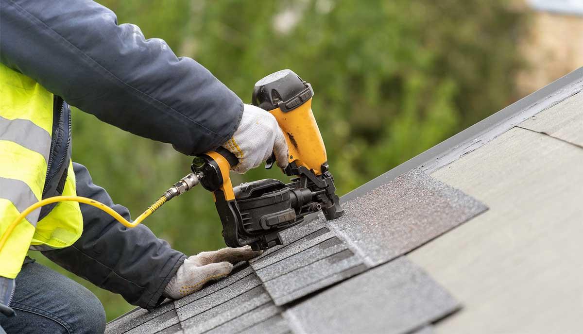 Ремонт на покрив: защо юли е идеалното време за ремонт