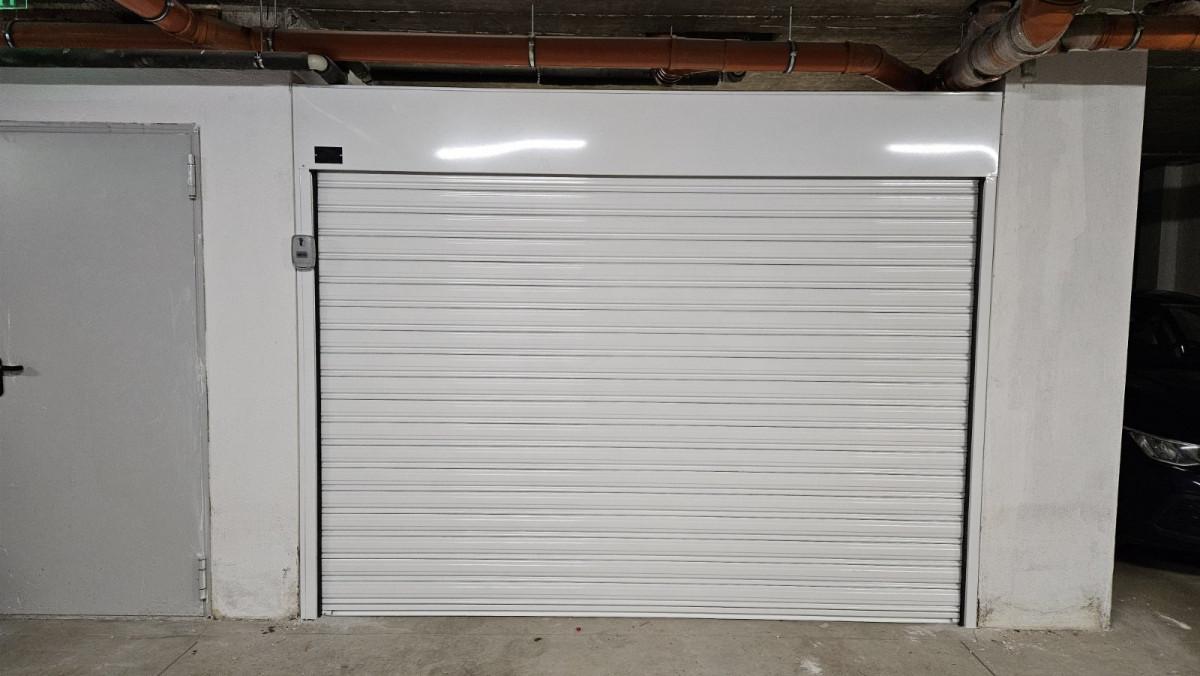 Ролетна врата с плътни стоманени ламели