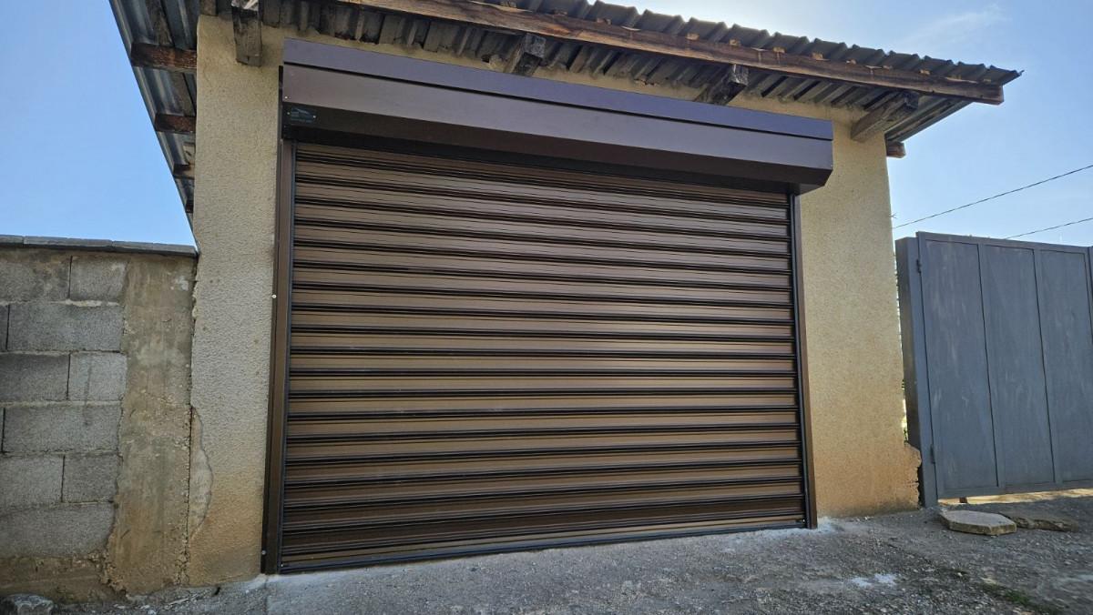 Ролетна врата със стоманени ламели