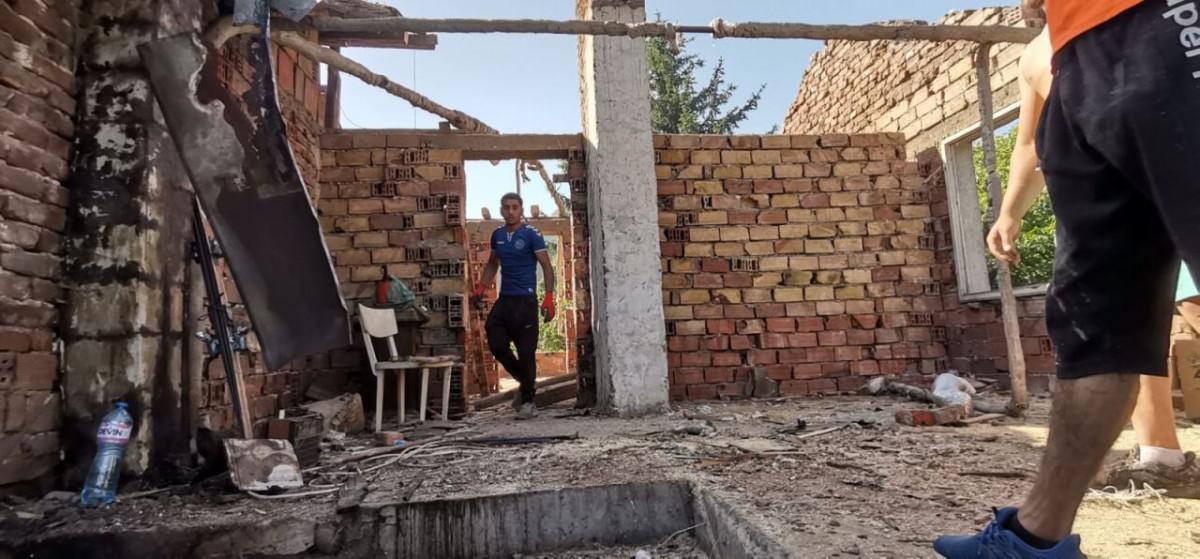 IMG-2cc41ba10ca3b99e5b8dafee59719c69-V