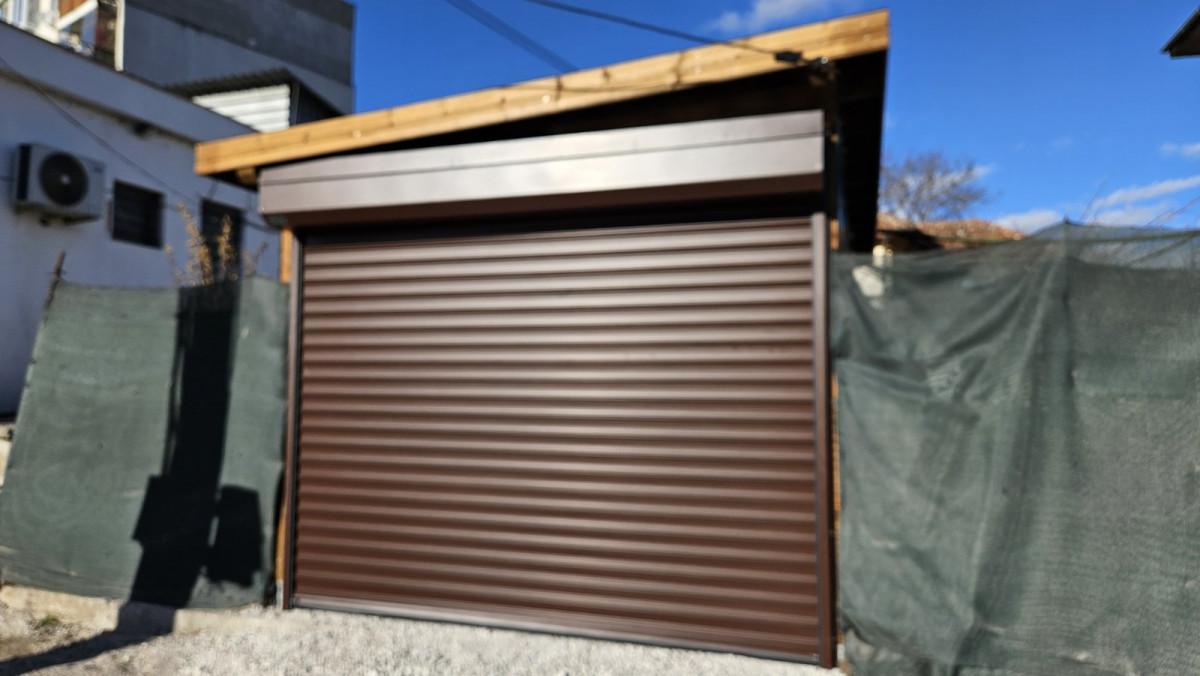 Ролетна врата със стоманени ламели