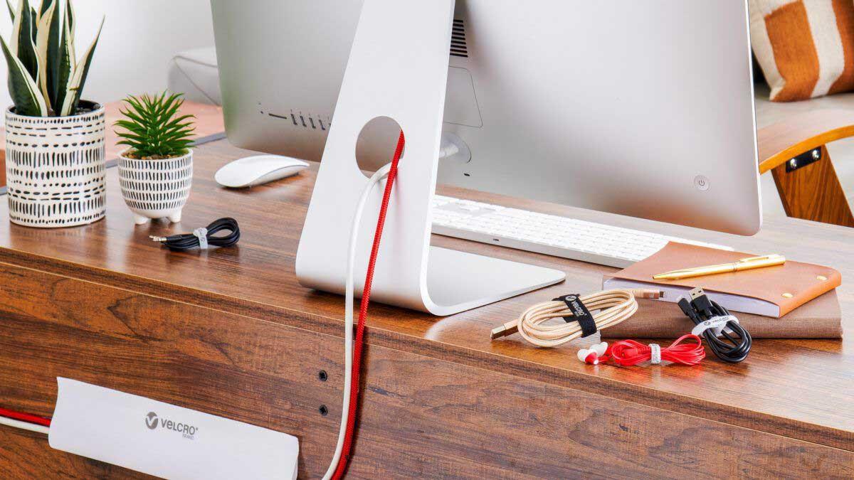 Кабели навсякъде? Как да си организираш техника, зарядни и разклонители без хаос