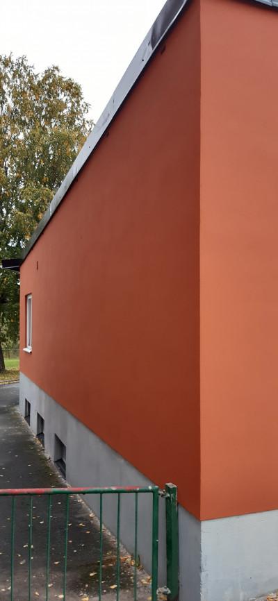 Варо - циметова мазилка с вградена мрежа,  фино пердашена структура и силикатна боя.