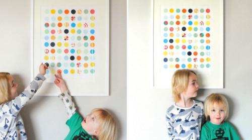 Шедьовър за стена от весели кръгчета