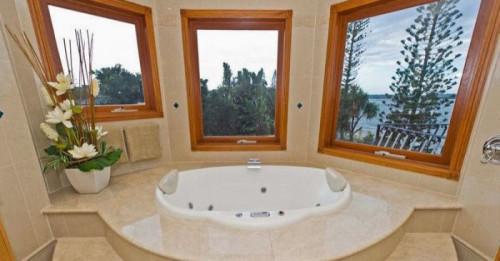 10 забележителни бани от мрамор