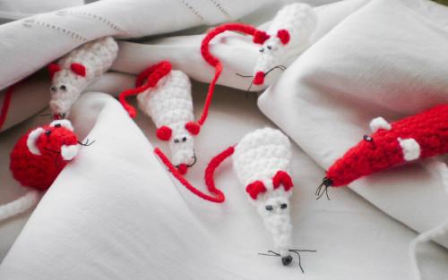 Изплетете чаровни мишлета по случай Баба Марта