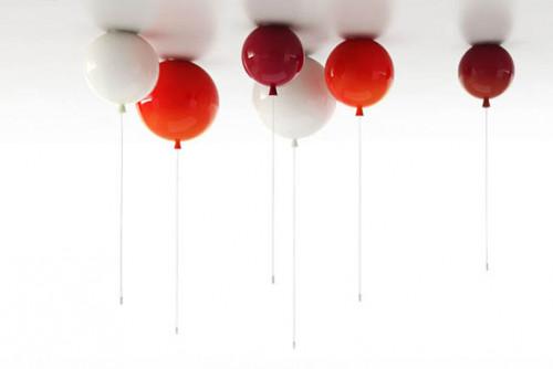 Носталгия по детството в шарки и светлина