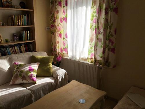 Елегантен винтидж декор в къща в малко градче