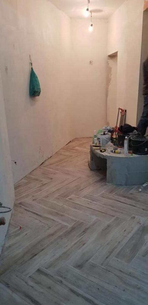 Полагане на плочки на рибена кост