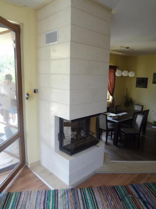 Българска камина тристранна облечена с естествен камък