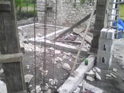 Пояси над основите за вдигане нивото на къщата против влага