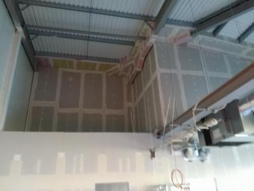 преградни стени в индустриална сграда