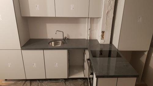 Кухня от естествен  камък.